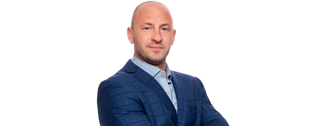 Business headshots photographer with a real estate agent